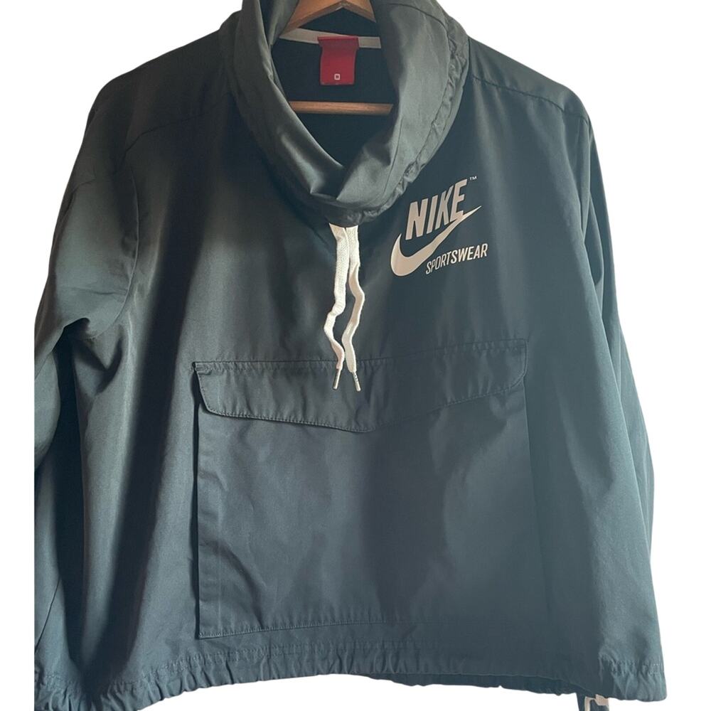 NIKE Women’s M Black Sportswear Pullover Jacket with White Logo